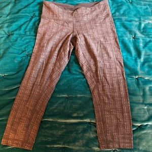 Cropped lululemon yoga pants